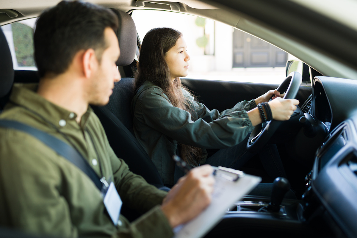 Aprende cuáles son los requisitos y el procedimiento para obtener tu licencia de conducir americana