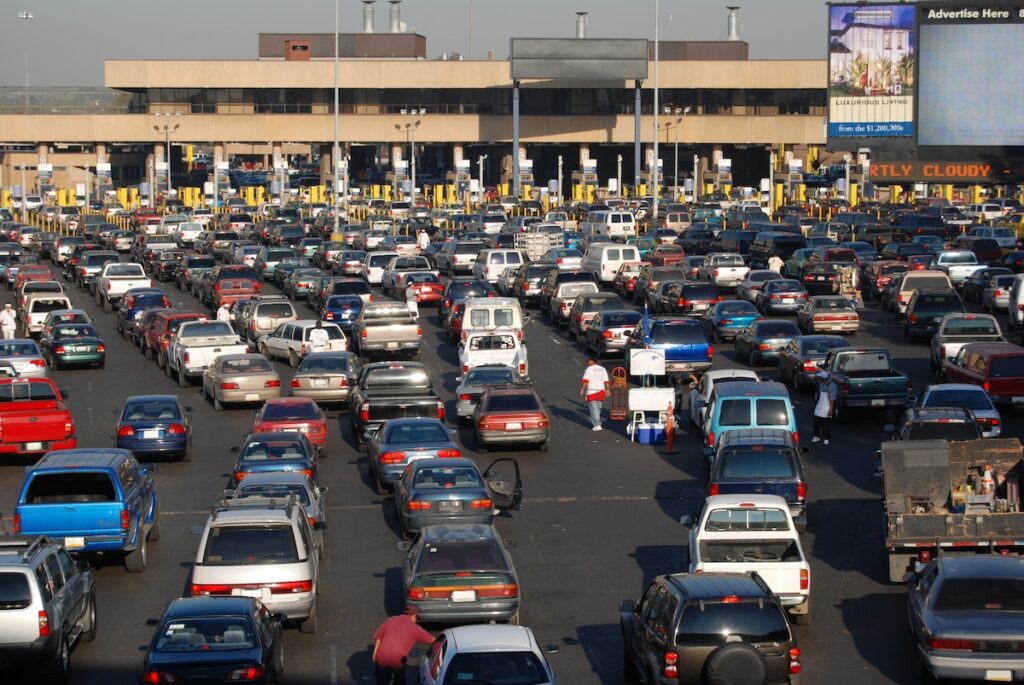 La Tarjeta de Cruce Fronterizo es un documento válido únicamente para ciudadanos mexicanos. 