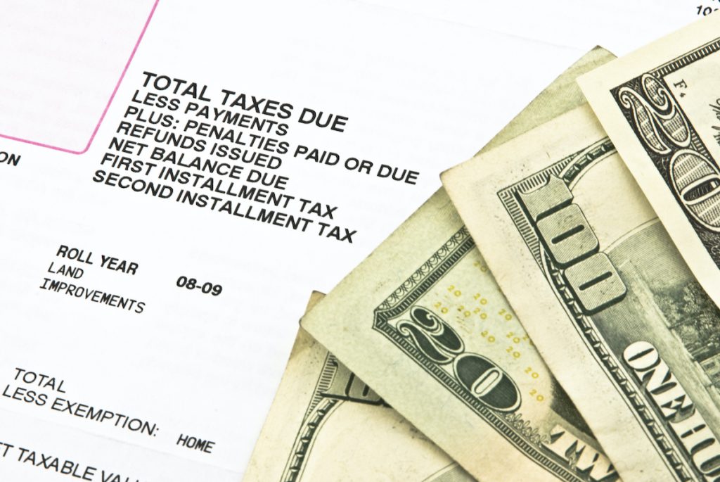 Si posees un bien inmueble en los Estados Unidos es importante que conozcas cuales son los impuestos a pagar.