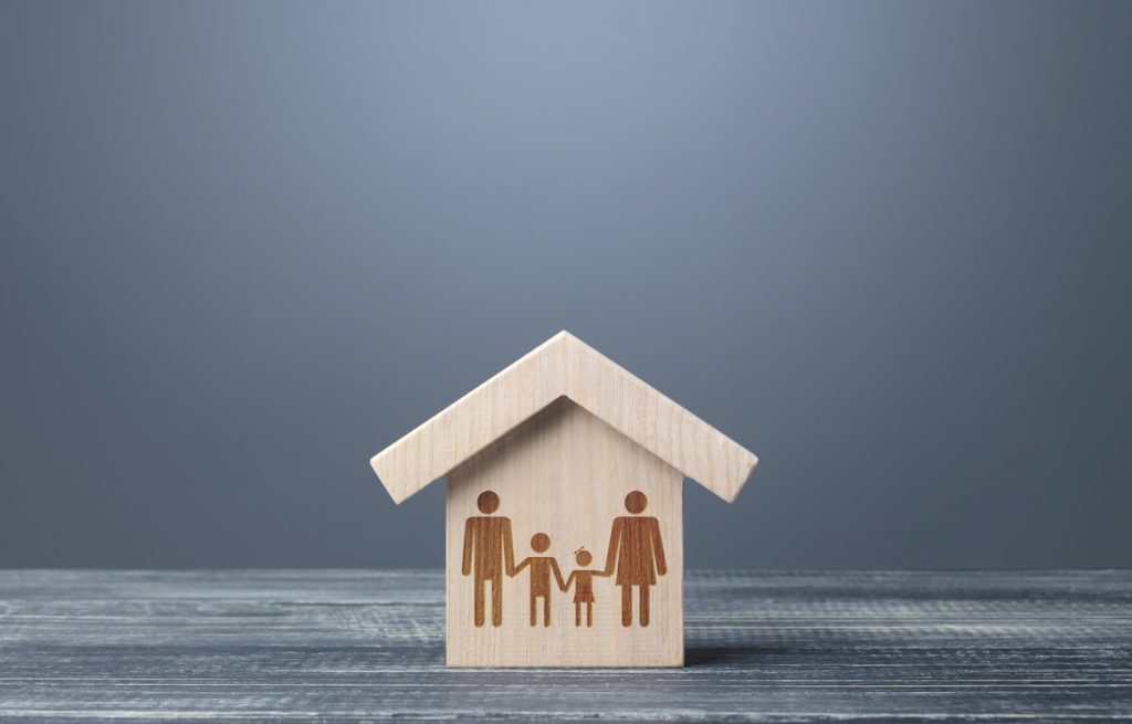 Programa Housing Choice Voucher para familias de bajos ingresos.