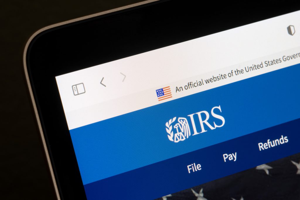 Algunos declarantes pueden recibir un reembolso del IRS, si se le retuvo más dinero en impuestos que lo que realmente era necesario.
