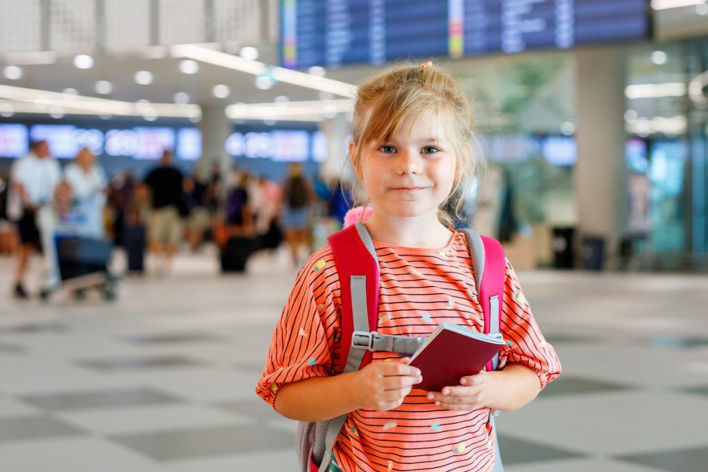 Los niños ciudadanos estadounidenses podrían salir del país sin ser detectados usando un pasaporte extranjero. 