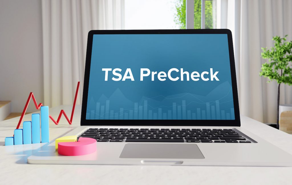 El TSA PreCheck es un programa de la Administración de Seguridad en el Transporte de los Estados Unidos (TSA, por sus siglas en inglés), una dependencia del gobierno.